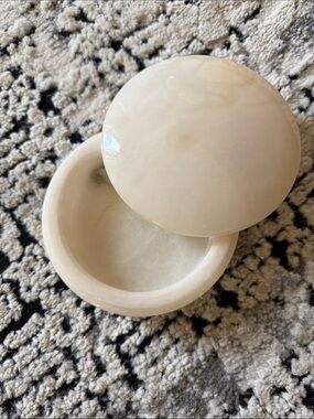 Polished Cream Albacore Onyx Vanity Trinket Box with Lid
